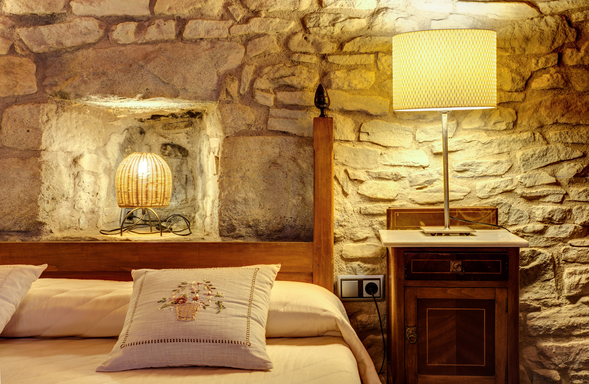 La Tor de Montclar - Kayaking at Pantà de la Baells Reservoir